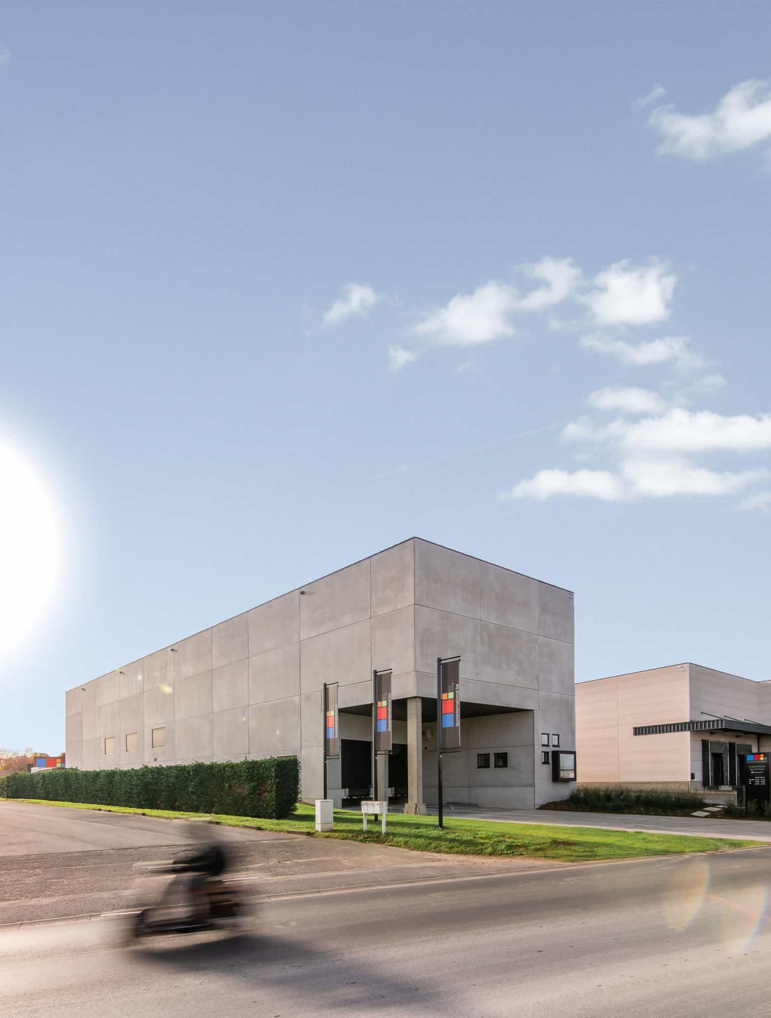 burointernational-industriebouw-nieuwbouw-tielt-buroc-architecten-opslagloods-cover